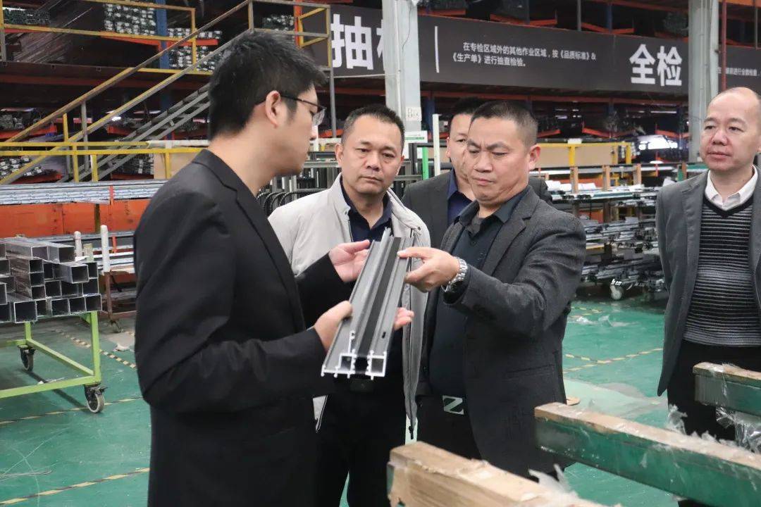伊盾门窗高层管理团队莅临富轩全屋门窗参观交流