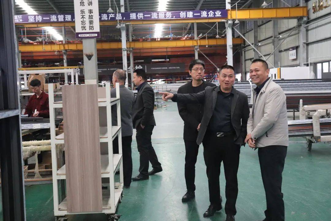 伊盾门窗高层管理团队莅临富轩全屋门窗参观交流