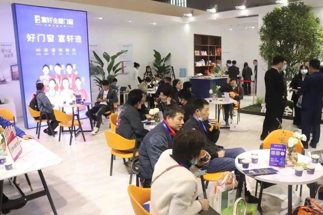 富轩全屋门窗500平超大展馆